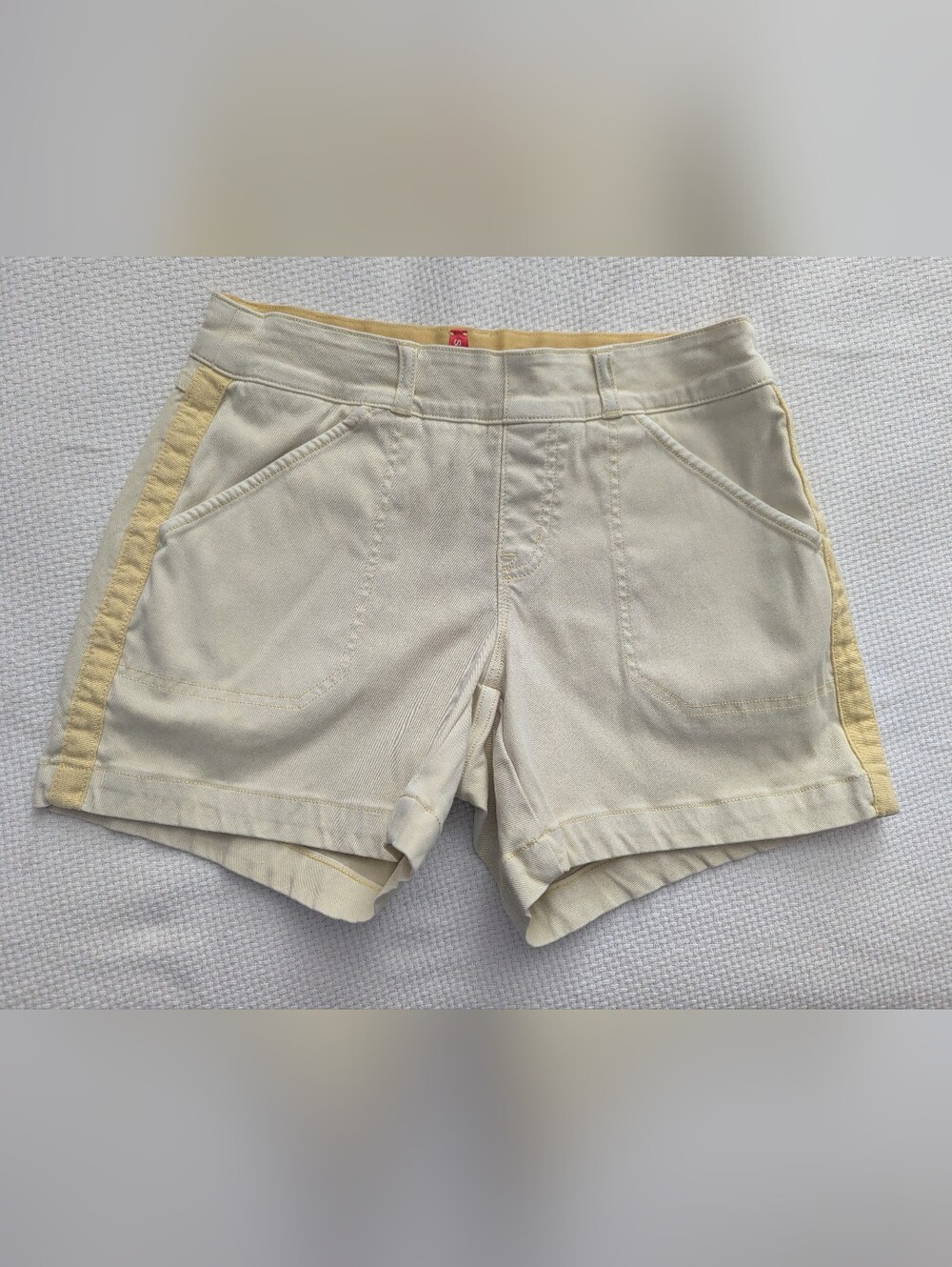 Spanx Stretch Twill Shorts - 5” - Light Yellow Size S